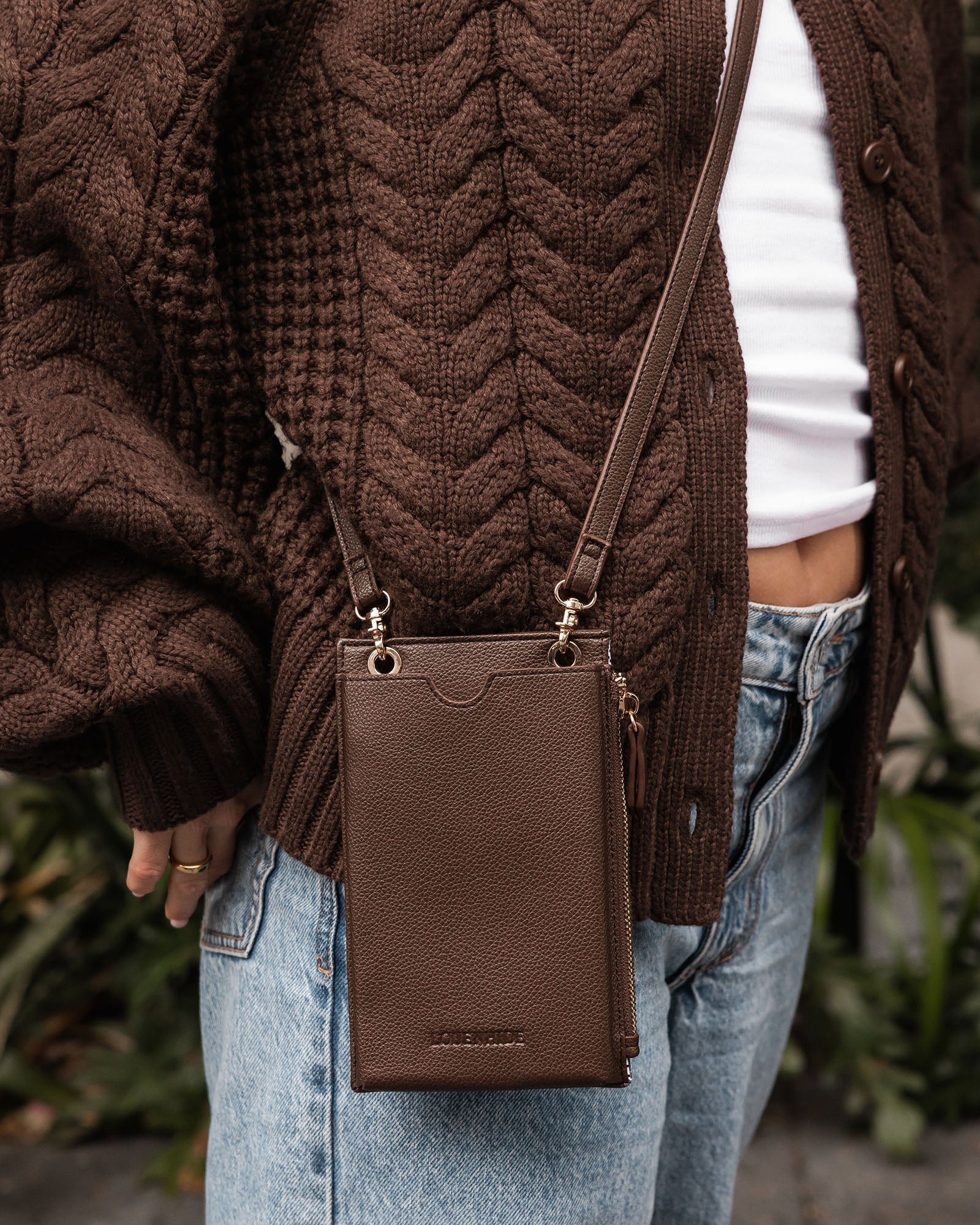 Suki Phone Bag - Chocolate
