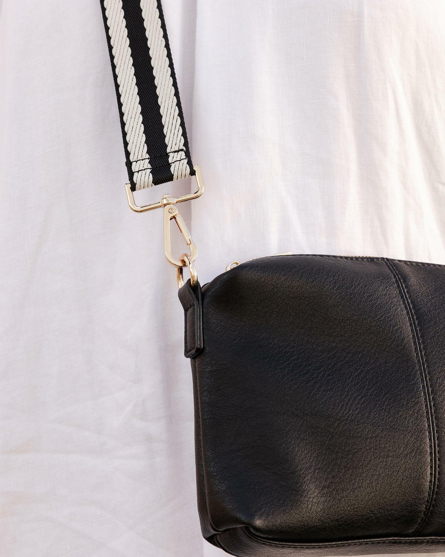 Kasey Stripe Crossbody Bag (Black)