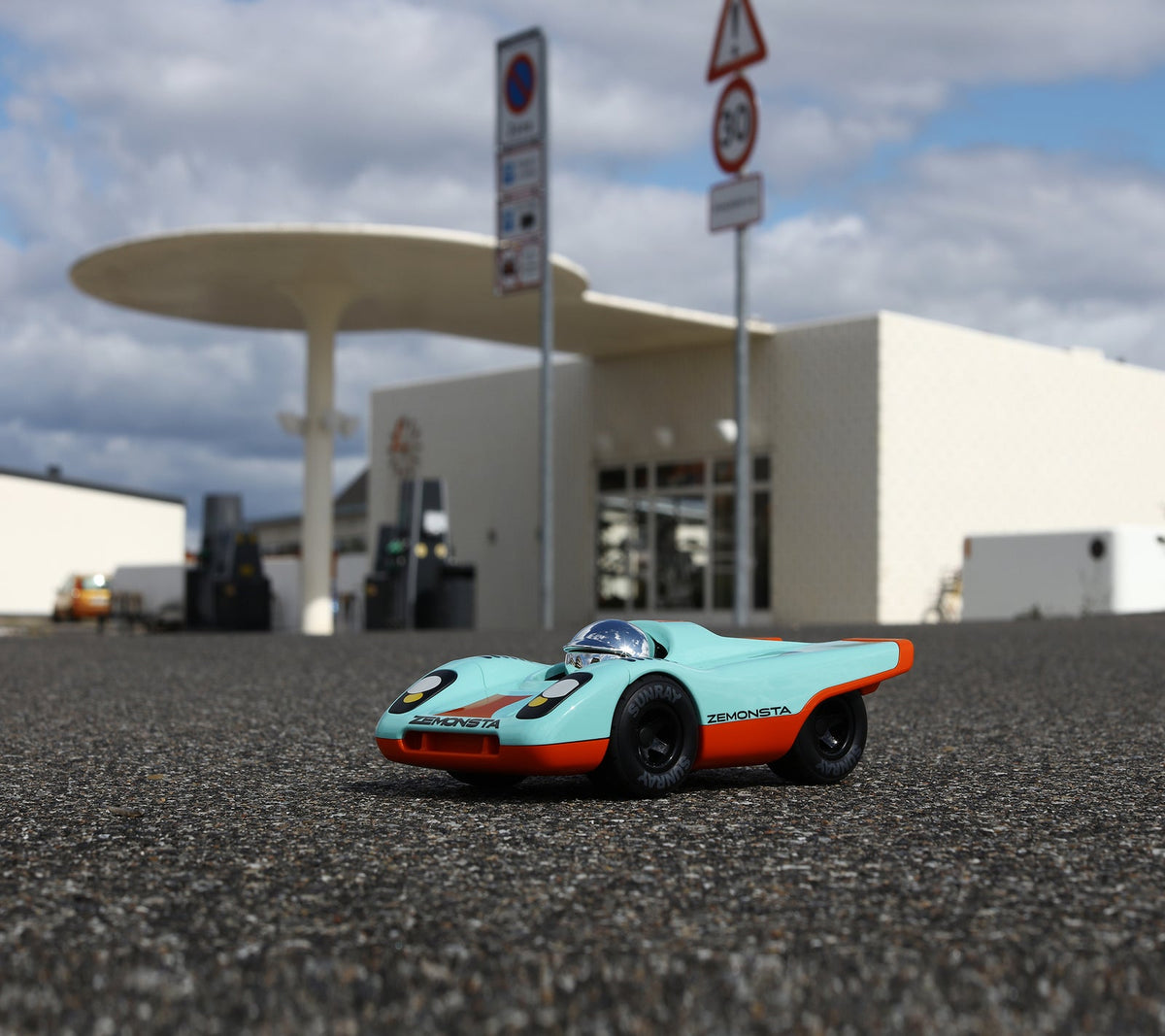 Playforever Zemonsta Klaus Tea Racing Car