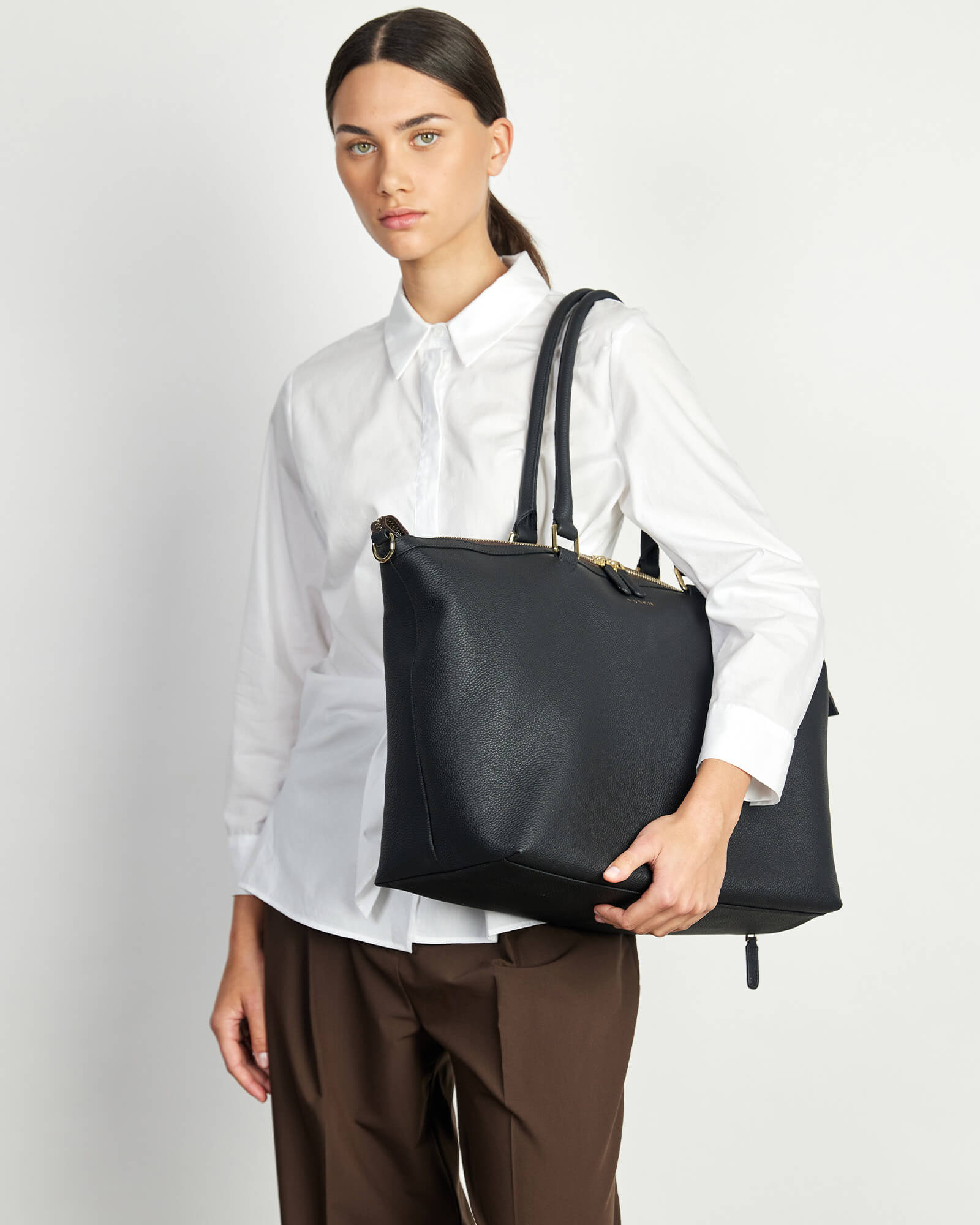 Saben Roma Black