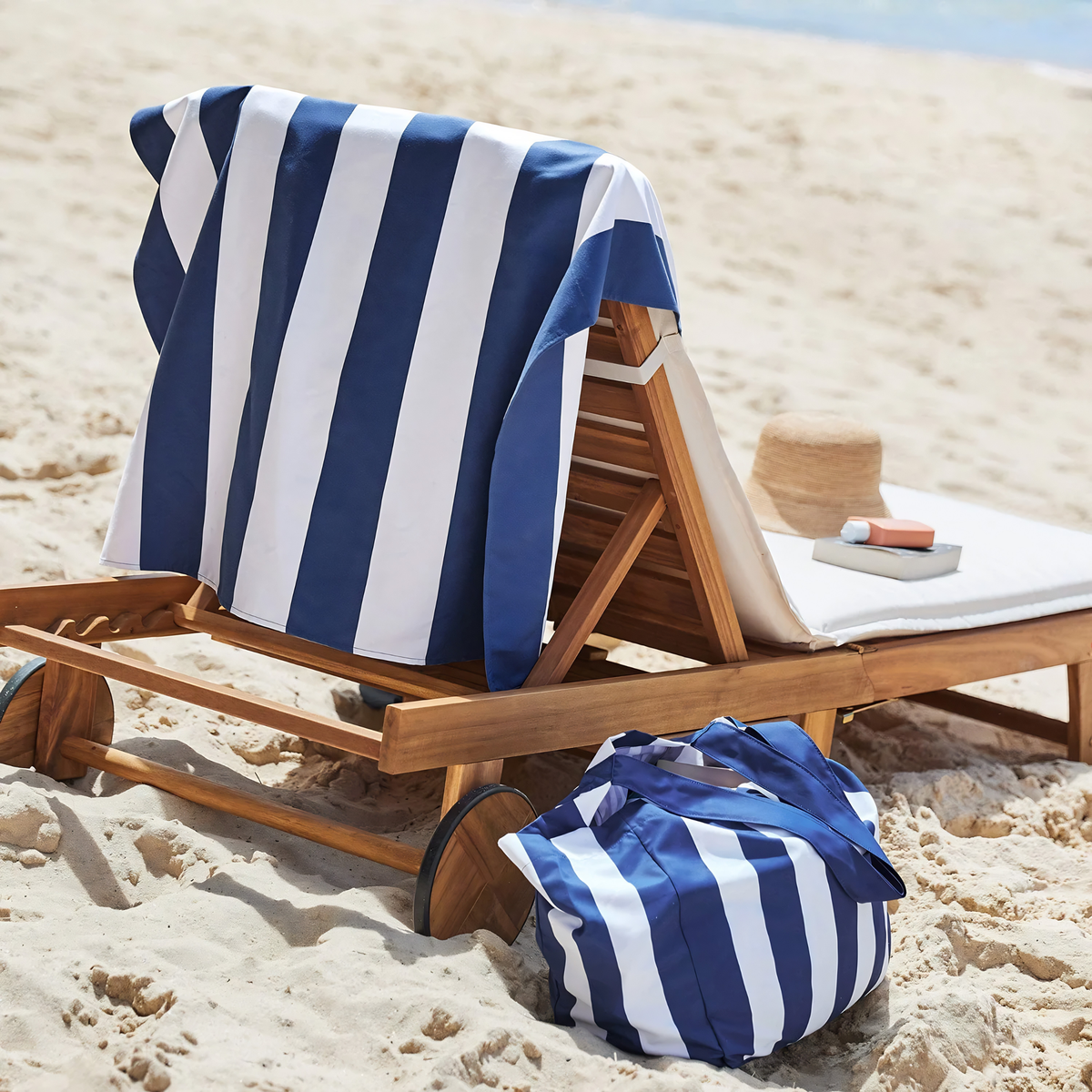 Dock & Bay: Beach Tote Bag M - Whitsunday Blue