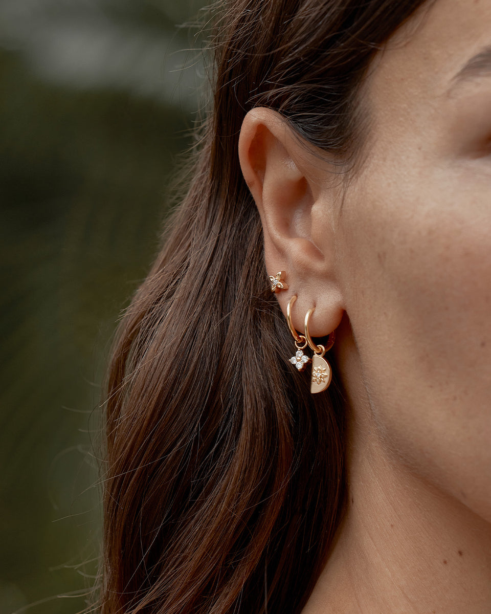 Live in Light Stud Earrings (Gold)