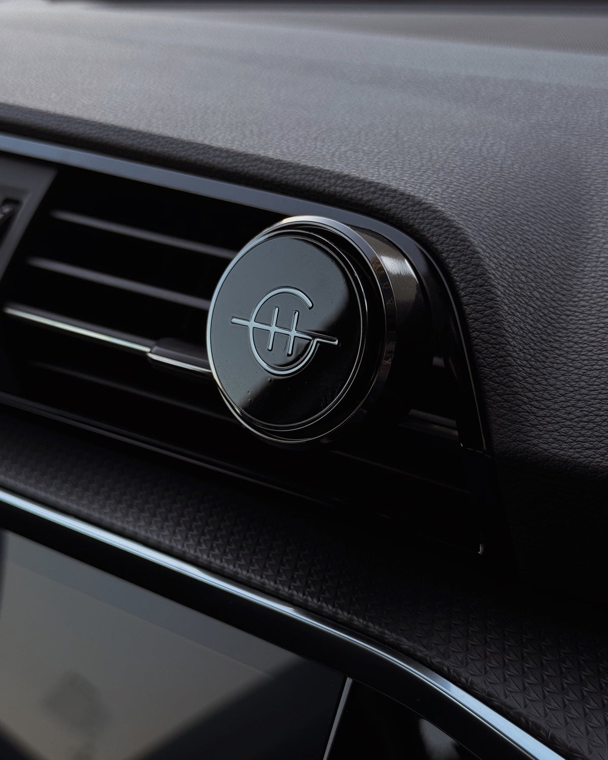 Glasshouse - Black Car Diffuser with 1 replacement scent Disk  - Lost in Amalfi