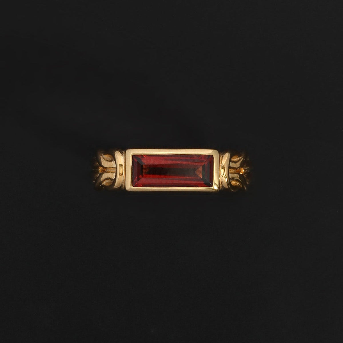 Airla Solitaire Ring Garnet Gold Vermeil - 7
