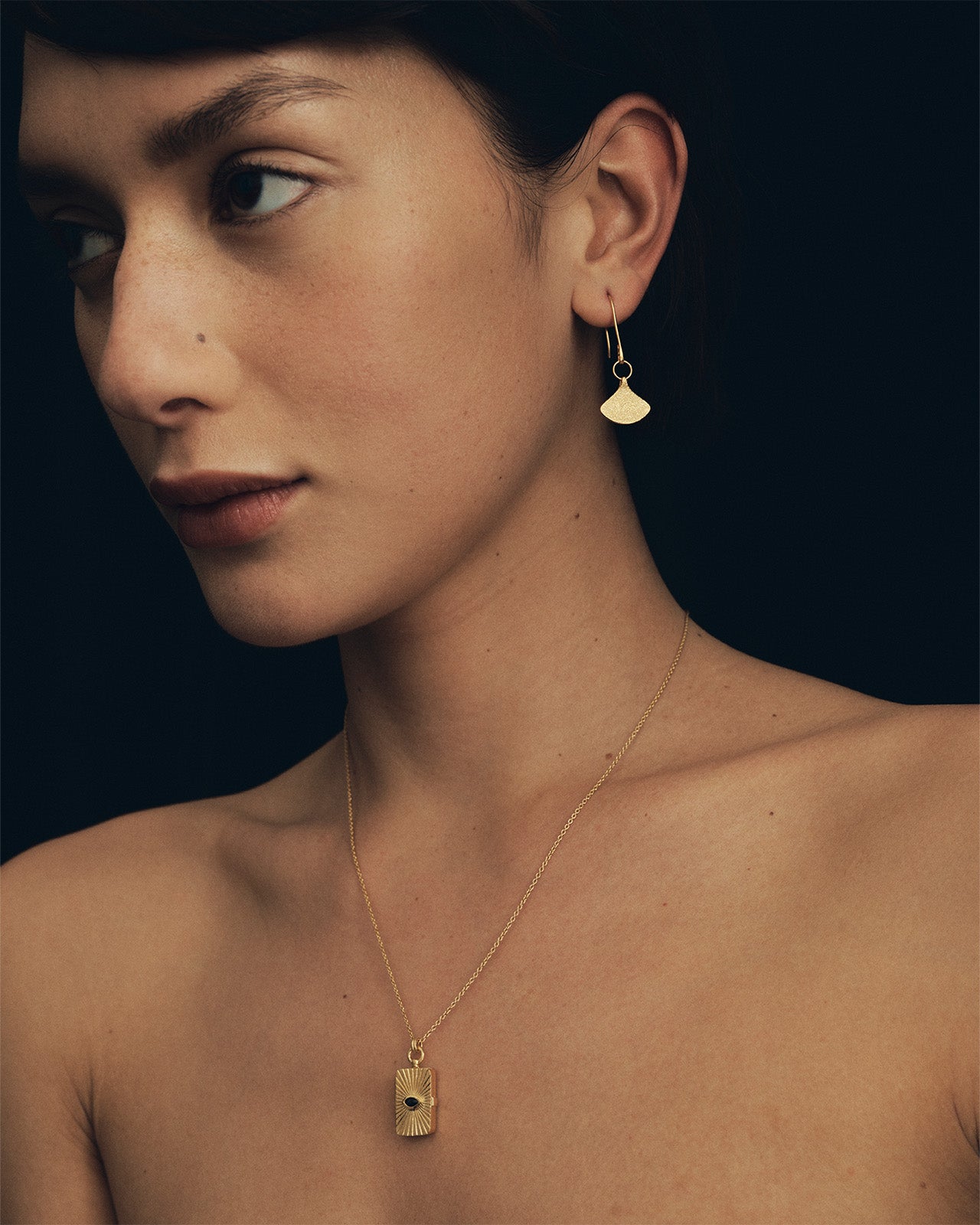 Meri Locket Necklace Gold